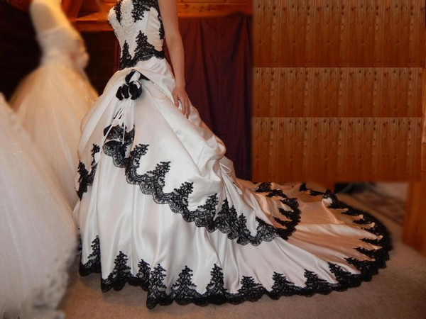Vintage Wedding Dress Gothic B - Embroidery Gothic のレビューと価格