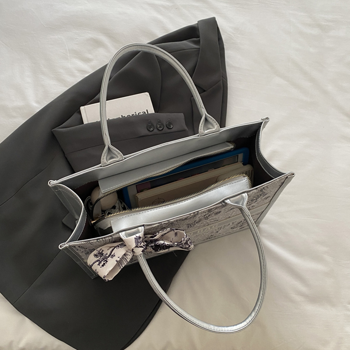 Luxury Elegant Women Tote Bag  - Embroidery On Leather のレビューと価格