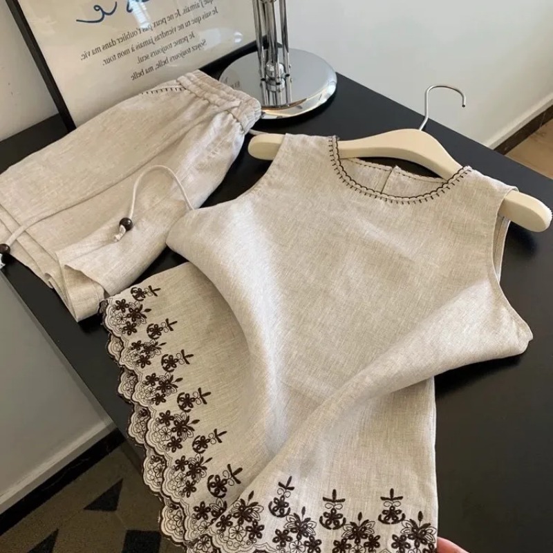 Simple Old Money Style Cotton  - Embroidery Vest のレビューと価格