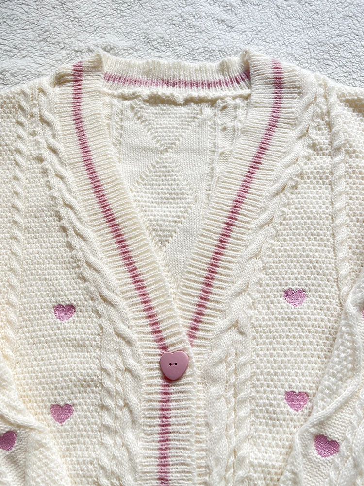 Lover Cardigan with Pink Heart - Embroidery Thread Yarn のレビューと価格
