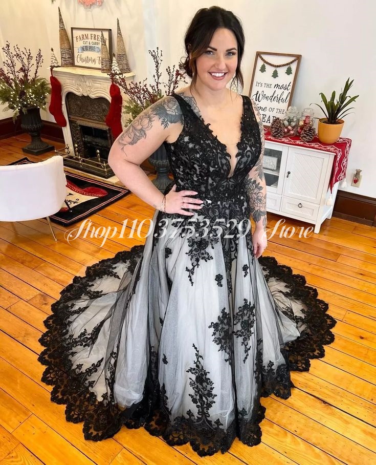 Gothic V Neck Wedding Dresses  - Embroidery Gothic のレビューと価格