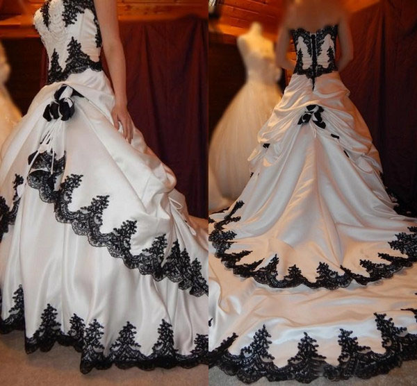 Vintage Wedding Dress Gothic B - Embroidery Gothic のレビューと価格