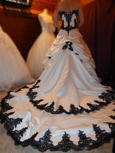 Vintage Wedding Dress Gothic B - Embroidery Gothic のレビューと価格