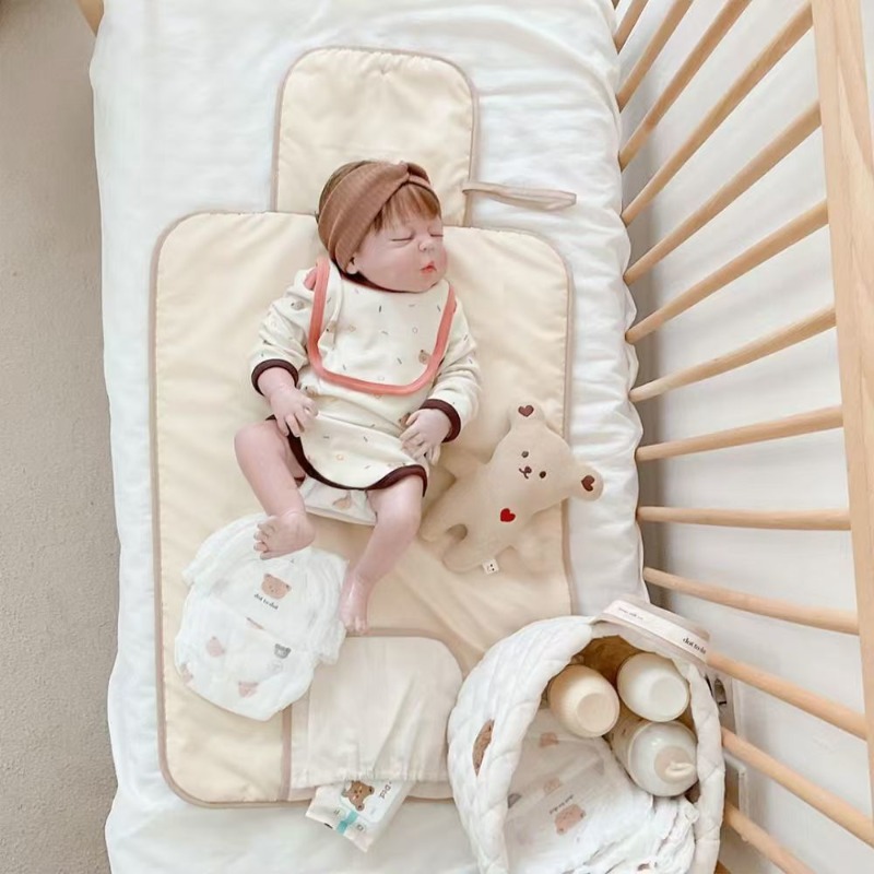 Infant Foldable Diaper Changer - Embroidery Quilt Cover のレビューと価格