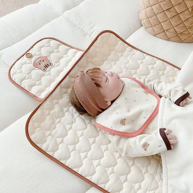 Infant Foldable Diaper Changer - Embroidery Quilt Cover のレビューと価格