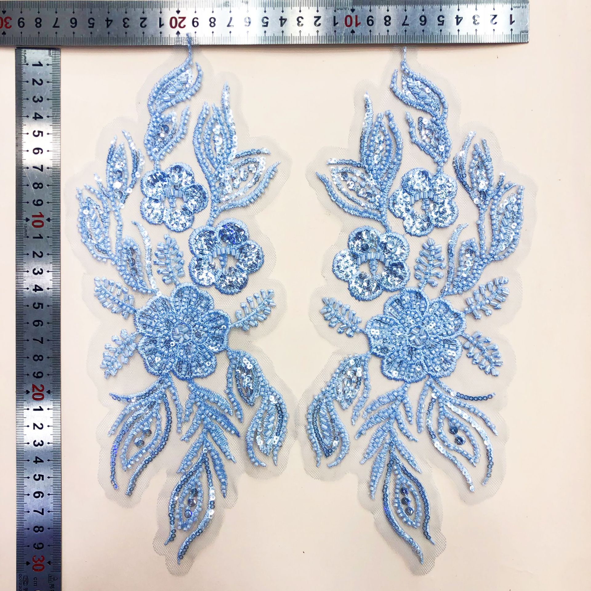 Glitter Lace Fabric Trim with  - Embroidery Gradient のレビューと価格