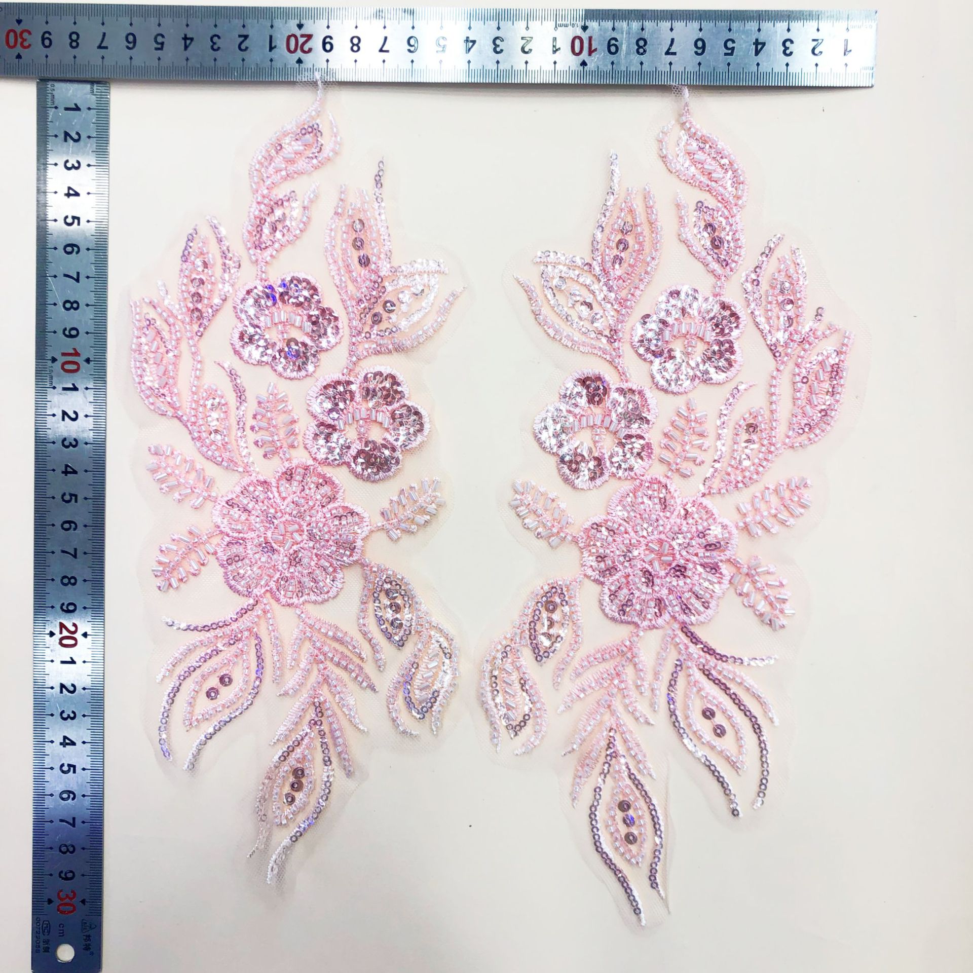 Glitter Lace Fabric Trim with  - Embroidery Gradient のレビューと価格