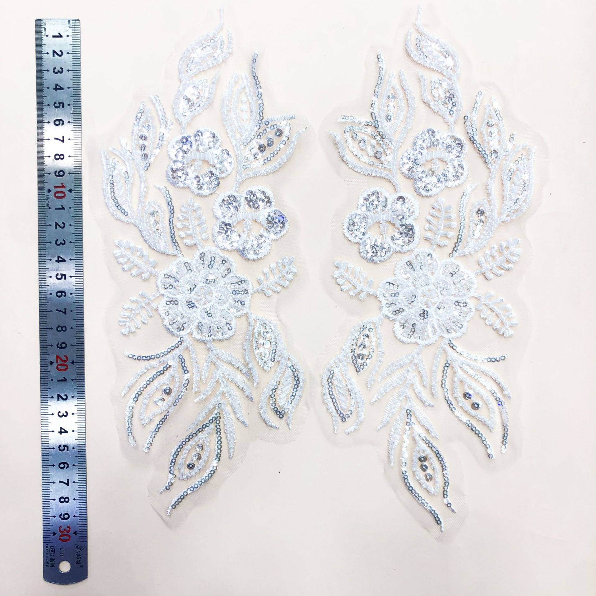 Glitter Lace Fabric Trim with  - Embroidery Gradient のレビューと価格