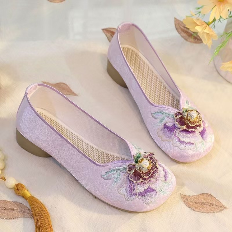 Woman Low Heel Embroidered Clo - Embroidery Cloth のレビューと価格