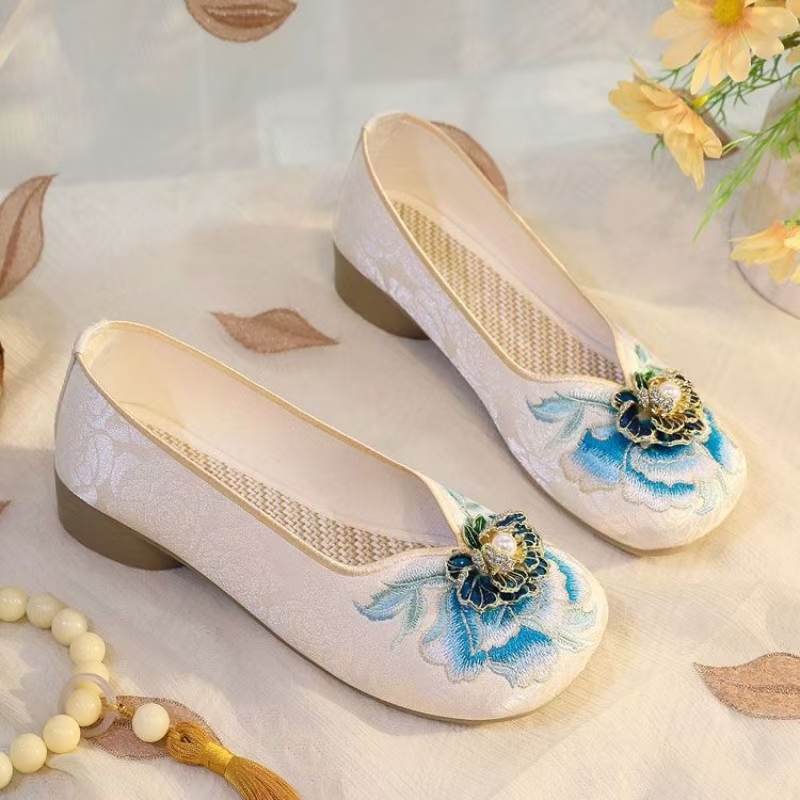 Woman Low Heel Embroidered Clo - Embroidery Cloth のレビューと価格