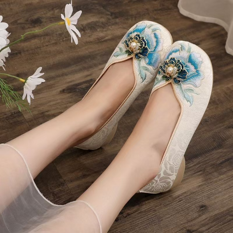 Woman Low Heel Embroidered Clo - Embroidery Cloth のレビューと価格
